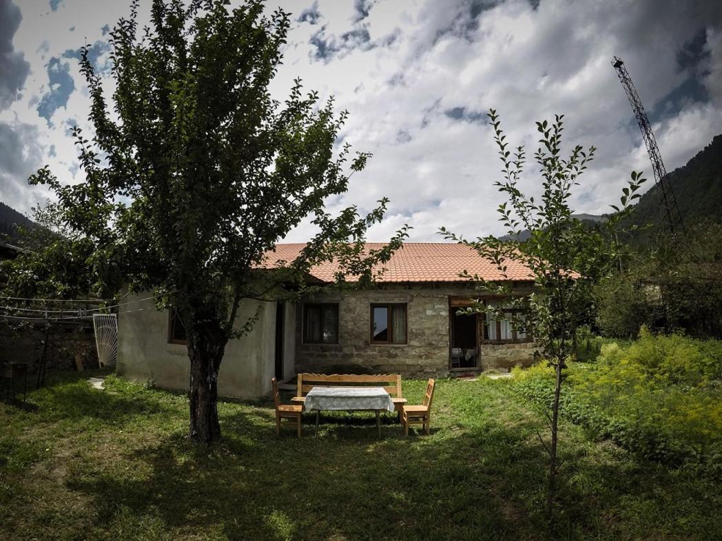 Гостевой дом Keti Pilpani Местия Экстерьер фото